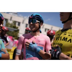 Il Giro d'Italia si fa sempre più avvincente, l'outsider uruguaiano conquista una vittoria a sorpresa